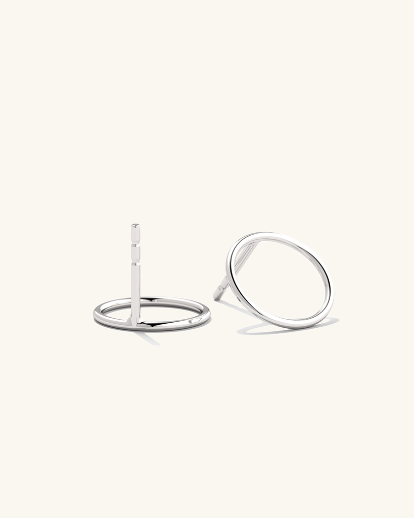 Pisikesed plaatina vermeil Cici kõrvarõngad.