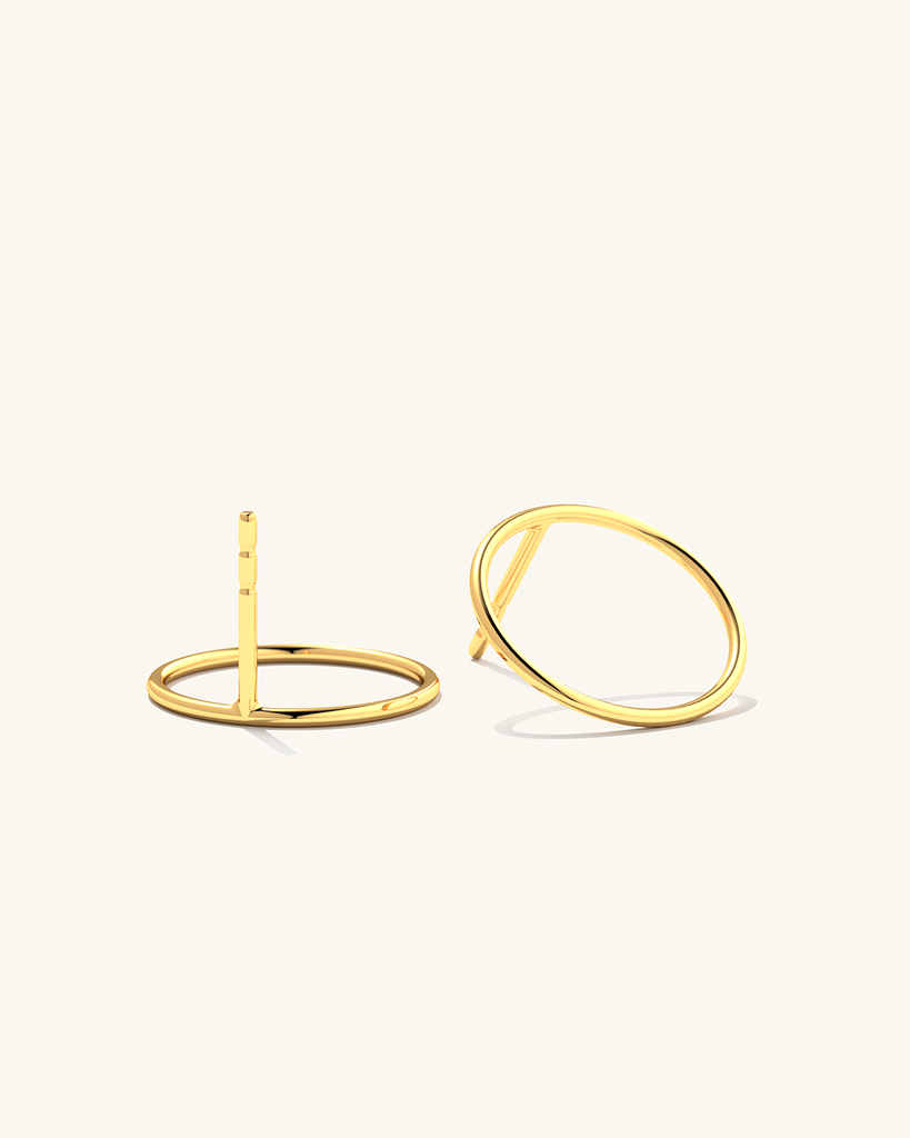 Väikesed roosa kuld vermeil Cici kõrvarõngad – õrna ringikujulise disainiga, valmistatud kvaliteetsest hõbedast ja kaetud 24k kullaga elegantse ja ajatu välimuse tagamiseks.