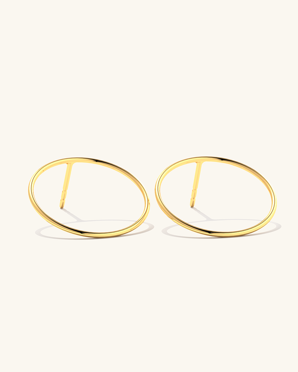Stiilsed kuld vermeil suured ümmargused kõrvarõngad trendika meeleolu saavutamiseks.