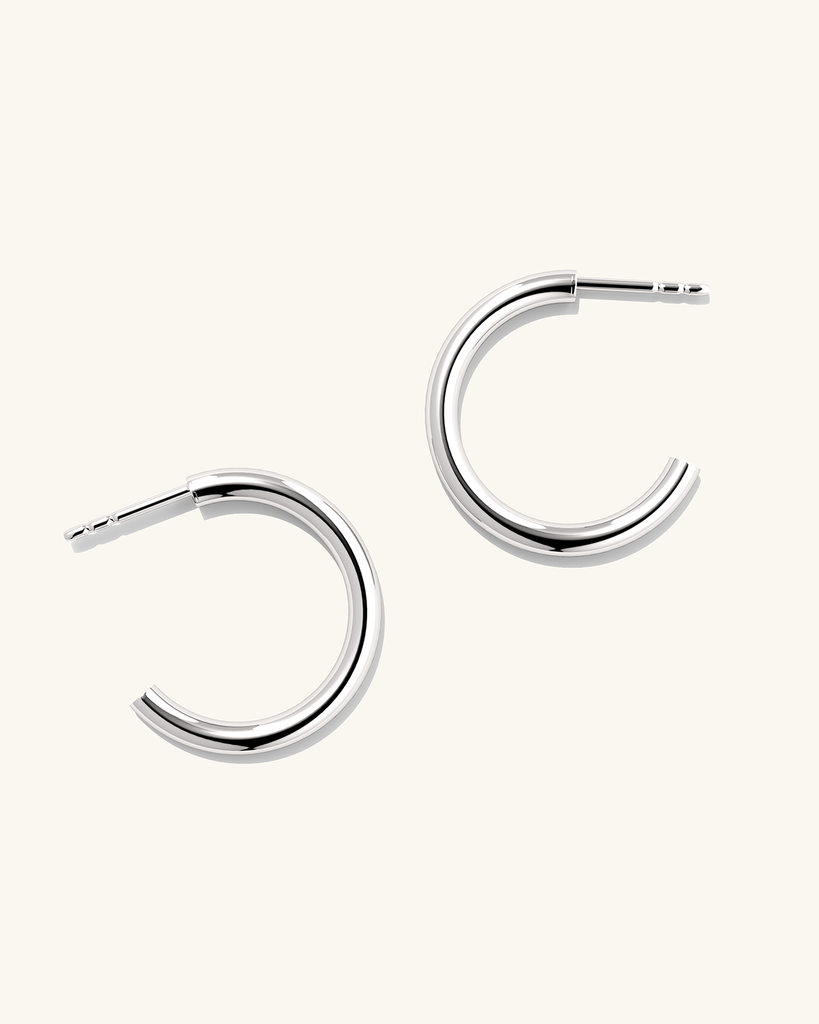 Keskmise suurusega plaatina vermeil Pepa kõrvarõngad.