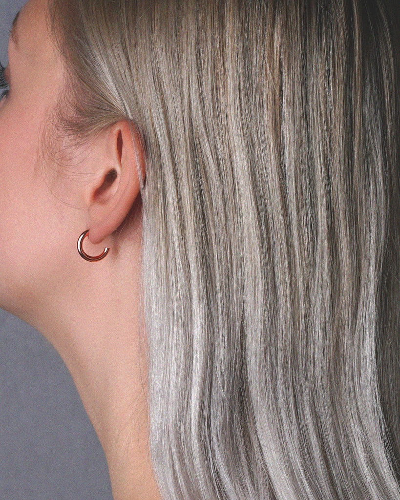 Plaatina pisikesed Pepa kõrvarõngad.