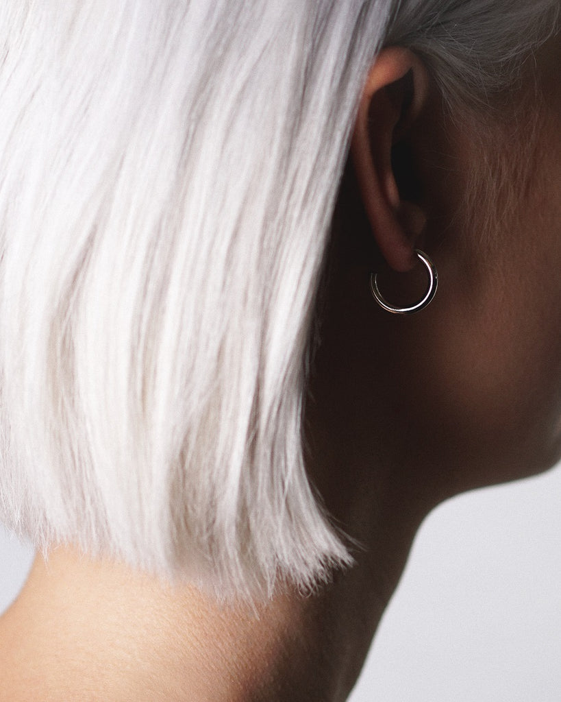 Nahasõbralikud plaatina vermeil pisikesed Pepa kõrvarõngad.