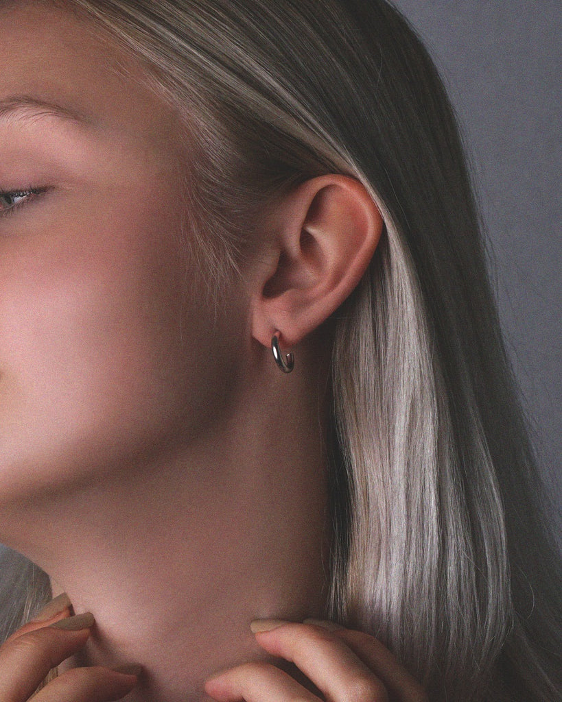 Plaatina pisikesed Pepa kõrvarõngad.