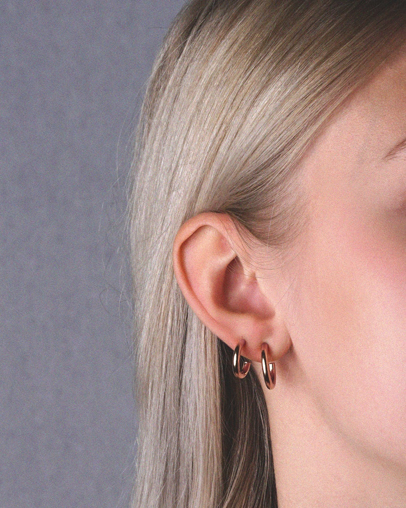 Roosa kuld vermeil kõrarõngad, väikesed ja pisikesed Pepa kõrvarõngad kombineeritud ühes kõrvas.